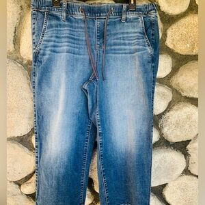 Gently loved TORRID size 1 weekend, wide leg crop super soft midrise